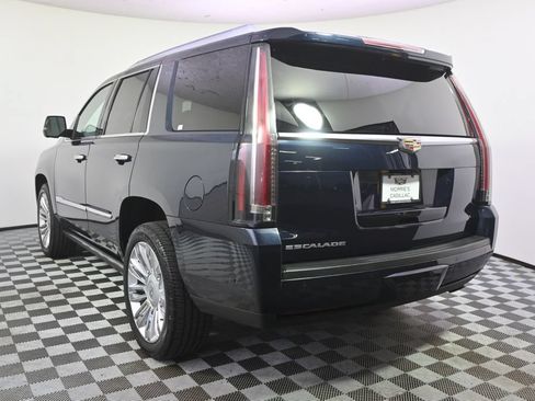 Used 2019 Cadillac Escalade Platinum AWD/4WD image 4
