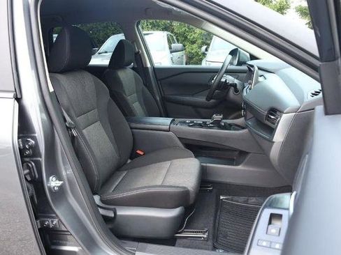 Certified 2025 Nissan Rogue SV FWD image 24