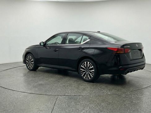 Used 2025 Nissan Altima 2.5 SV image 6