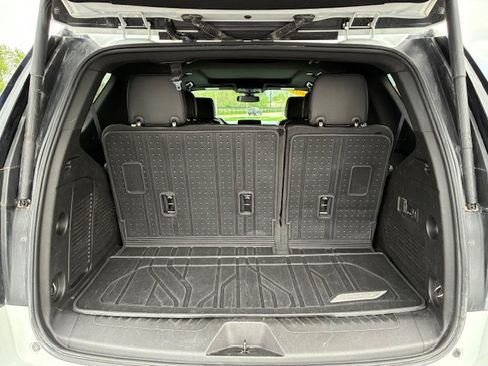 Used 2022 Chevrolet Tahoe LT w/ LT Signature Plus Package image 16