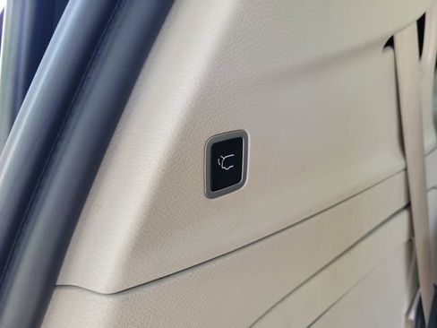 Used 2024 Chrysler Pacifica Limited FWD image 10