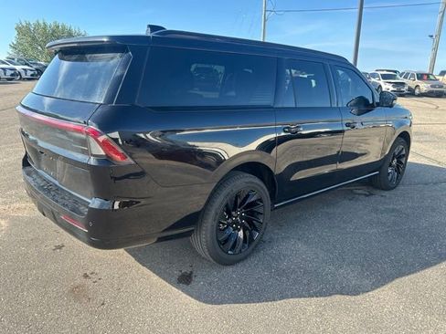 Used 2025 Lincoln Navigator L Reserve w/ Jet Appearance Package AWD/4WD image 5