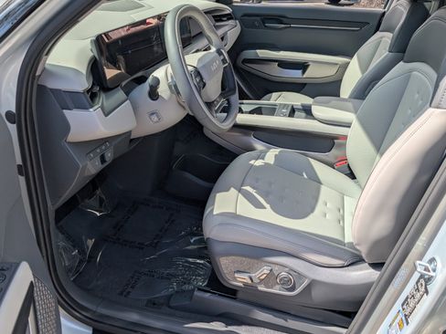 Used 2026 Kia EV9 Wind image 11