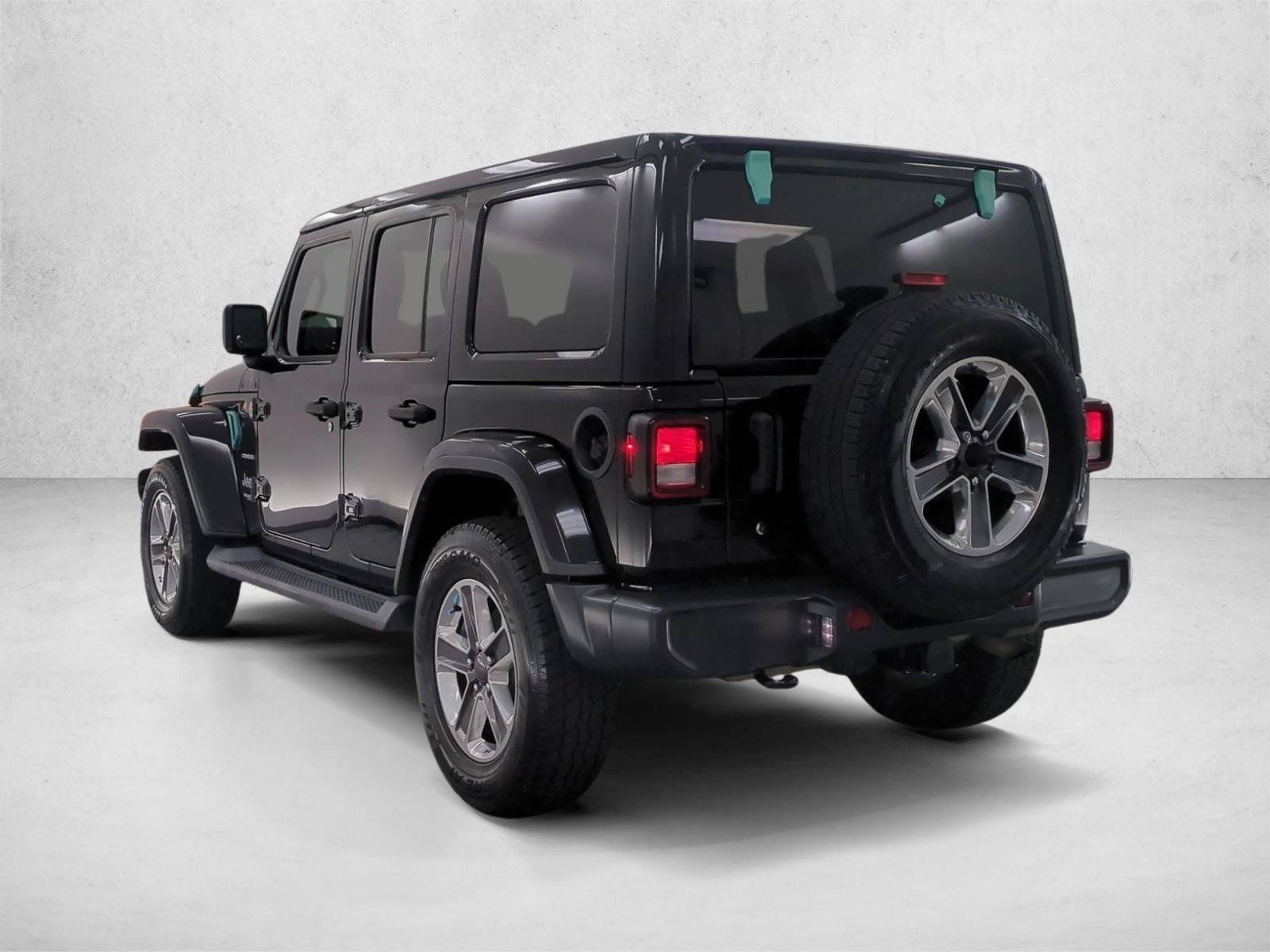 Used 2018 Jeep Wrangler Unlimited Sahara AWD/4WD image 8