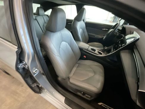 Used 2021 Toyota Avalon XLE image 25