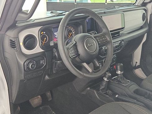 Used 2025 Jeep Wrangler Unlimited Sport AWD/4WD image 16
