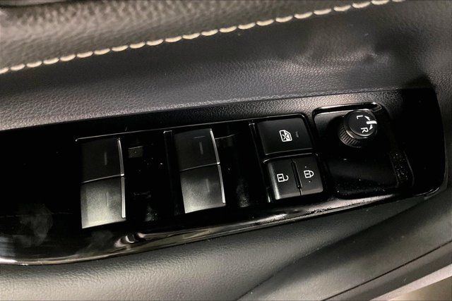 Used 2025 Toyota Corolla SE FWD image 39