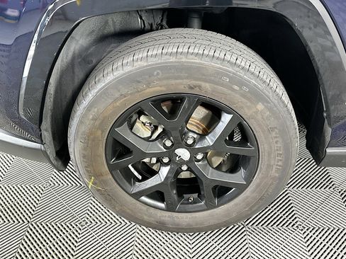 Used 2022 Toyota RAV4 XLE w/ Convenience Package image 11