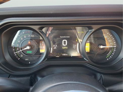 Used 2024 Jeep Wrangler Unlimited Sahara w/ Technology Group image 18