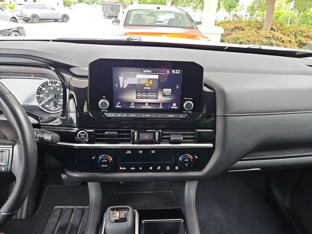 Used 2024 Nissan Pathfinder SV FWD image 15