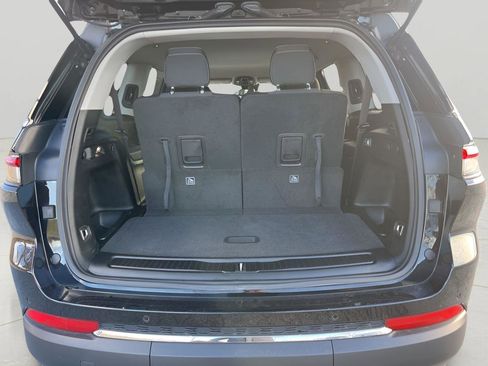 Used 2023 Jeep Grand Cherokee L Laredo image 29