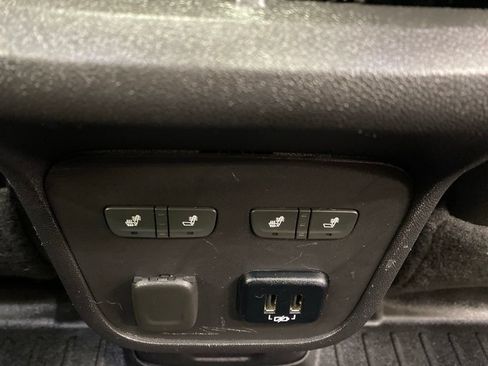 Used 2018 Chevrolet Equinox Premier FWD image 16