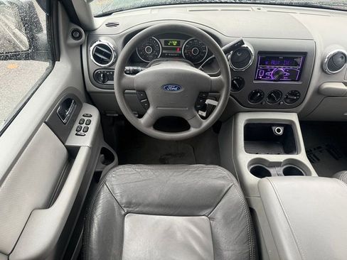 Used 2005 Ford Expedition XLT image 22