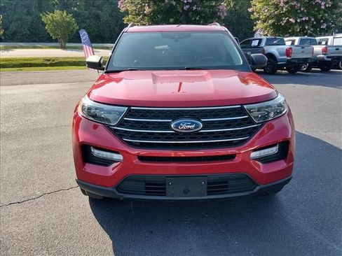 Certified 2023 Ford Explorer XLT w/ Equipment Group 202A AWD/4WD image 9