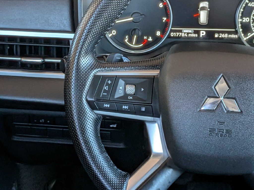 Used 2025 Mitsubishi Outlander SE AWD/4WD image 17