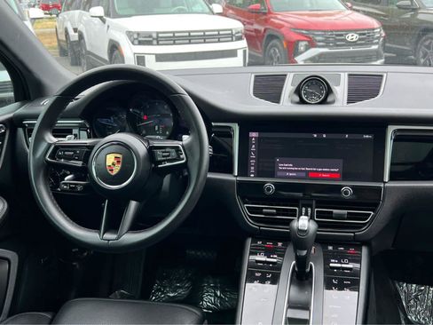 Used 2024 Porsche Macan AWD/4WD image 24
