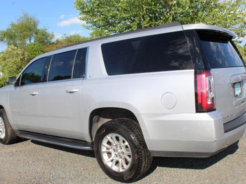 Used 2017 GMC Yukon XL SLT w/ Open Road Package AWD/4WD image 4