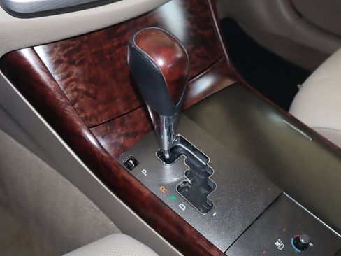 Used 2011 Toyota Avalon Limited FWD image 29