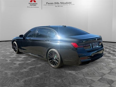Used 2022 BMW 740i w/ M Sport Package image 7