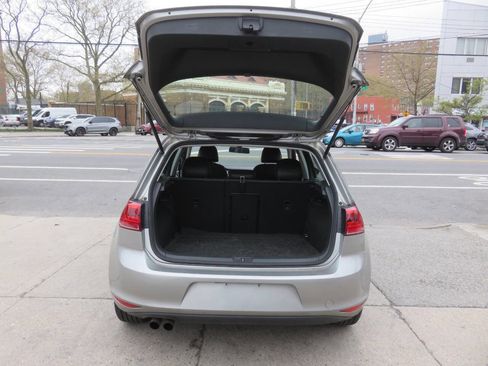 Used 2017 Volkswagen Golf Wolfsburg Edition image 21