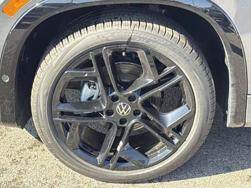 New 2026 Volkswagen Tiguan SE R-Line FWD image 22