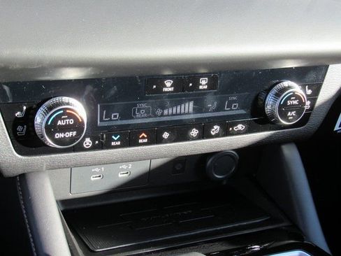 New 2026 Mitsubishi Outlander SEL FWD image 19