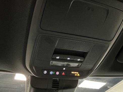 New 2026 Chevrolet Traverse LT w/ Sun and Wheel Package AWD/4WD image 18