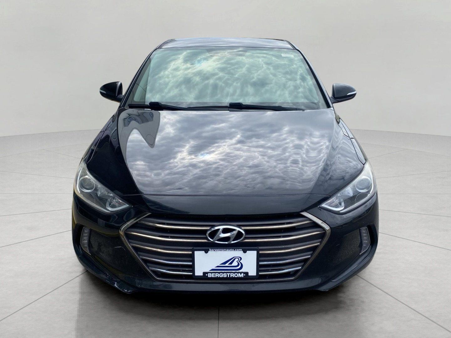 Used 2017 Hyundai Elantra Limited FWD image 3