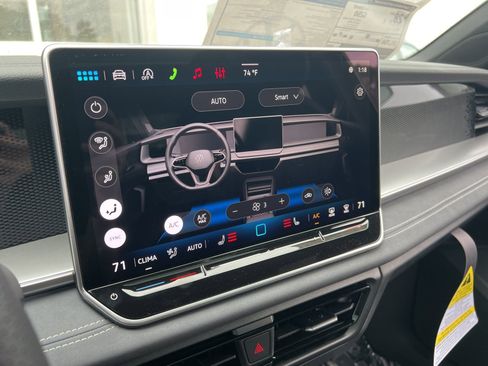 New 2026 Volkswagen Tiguan SE R-Line FWD image 16