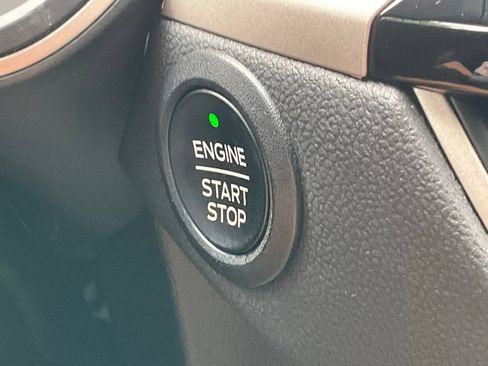 Certified 2022 Ford Escape SE AWD/4WD image 8