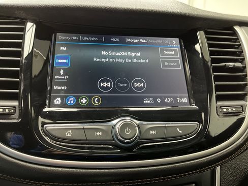 Used 2019 Chevrolet Trax LT w/ Sun & Sound Package AWD/4WD image 18