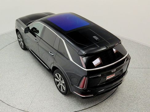 Used 2025 Cadillac Escalade IQ Luxury 2 w/ LPO, Premium Carpet Package AWD/4WD image 7