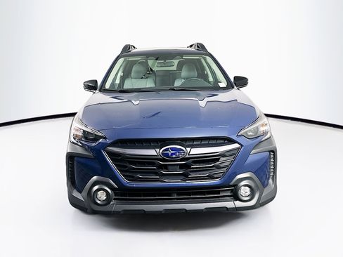 Used 2025 Subaru Outback Premium image 2