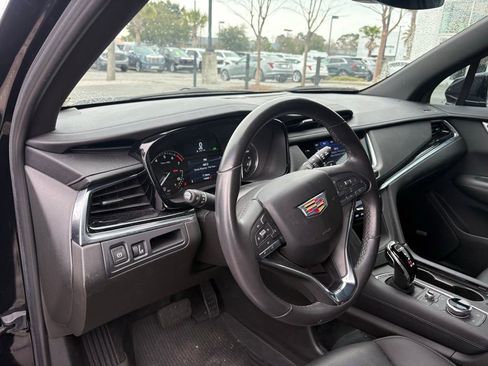 Certified 2024 Cadillac XT6 Luxury FWD image 10