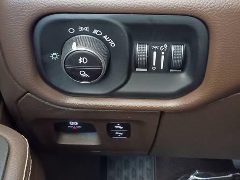 New 2026 RAM 1500 Laramie w/ Laramie Southwest Edition AWD/4WD image 12