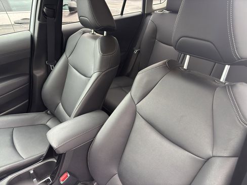 Used 2023 Toyota Corolla Cross XLE w/ Convenience Package image 7