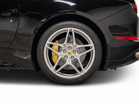 Used 2015 Ferrari California T image 20
