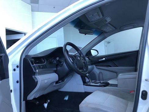 Used 2014 Toyota Camry LE image 11