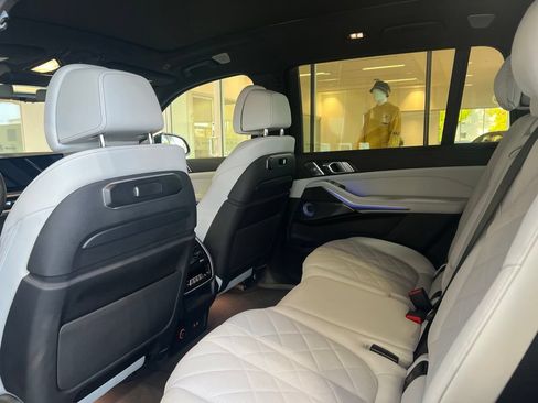 Certified 2025 BMW X7 xDrive40i w/ Executive Package AWD/4WD image 11