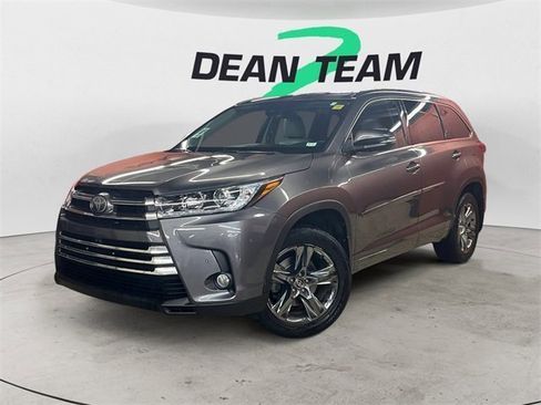 Used 2017 Toyota Highlander image 4