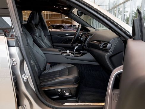 Used 2021 Maserati Levante S GranSport image 38