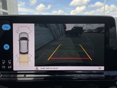 Used 2025 Volkswagen Atlas Cross Sport SE AWD/4WD image 17