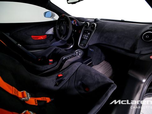 Used 2020 McLaren 620R RWD image 20