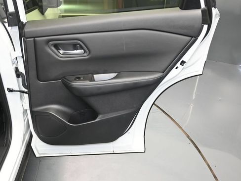 Certified 2026 Nissan Rogue SV AWD/4WD image 18