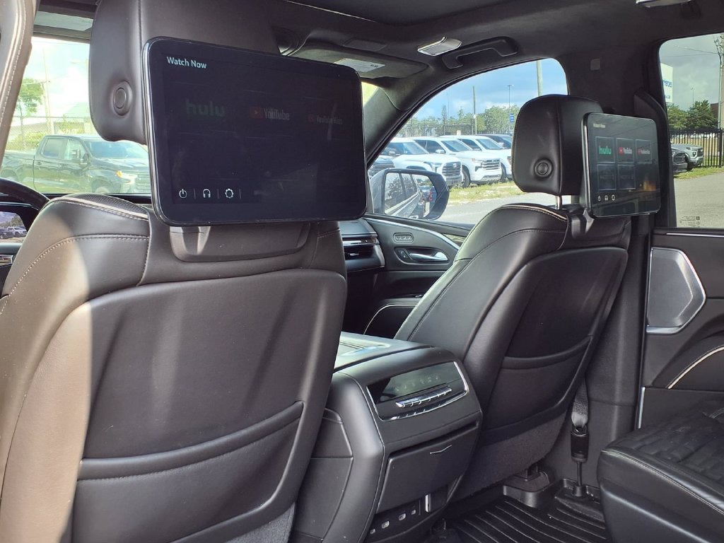 Used 2022 Cadillac Escalade Sport Platinum w/ LPO, ONYX Package AWD/4WD image 23