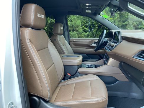 Used 2024 Chevrolet Tahoe High Country AWD/4WD image 37