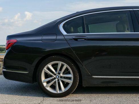 Used 2019 BMW 750i xDrive w/ Executive Package AWD/4WD image 10