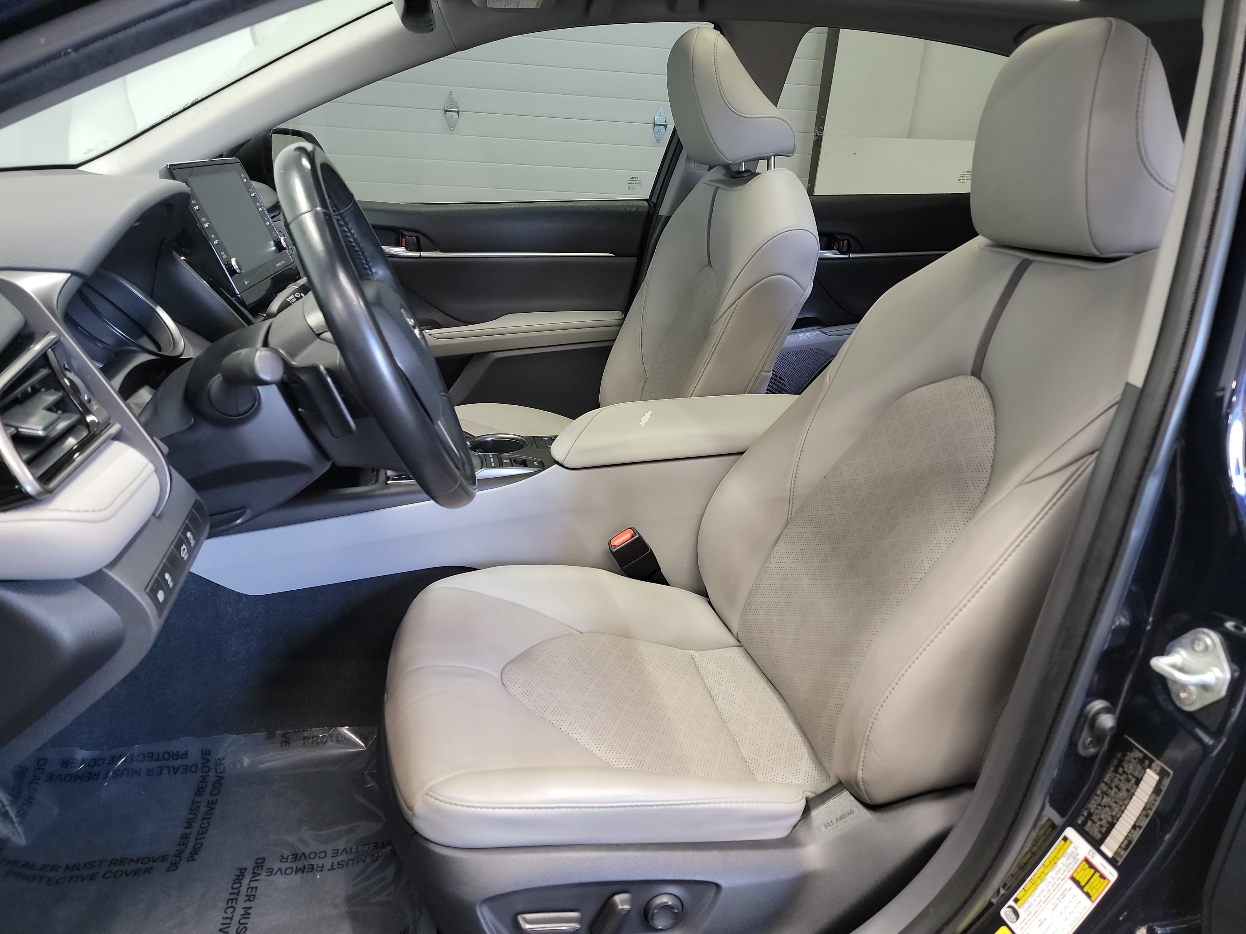 Used 2022 Toyota Camry XSE FWD image 12