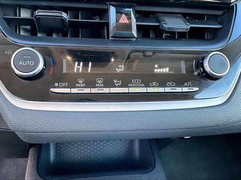 Used 2025 Toyota Corolla LE image 31