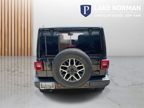 New 2025 Jeep Wrangler Sahara image 8